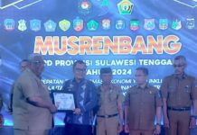 Dukung Peningkatan Akses Air Minum dan Sanitasi, Gubernur Ali Mazi Beri Penghargaan kepada Pemkot Kendari