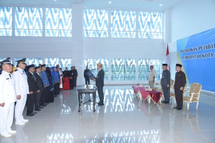 Asmawa Tosepu Lantik Puluhan Lurah