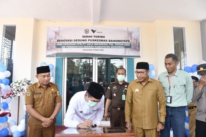 Bupati Morowali, Taslim menandatangani serah terima