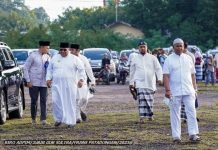 Gubernur Ali Mazi Melaksanakan Salat Idul Fitri di Kampung Halamannya