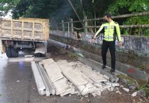 Siswi di Kendari Tewas Tertindih Truk Bermuatan Beton