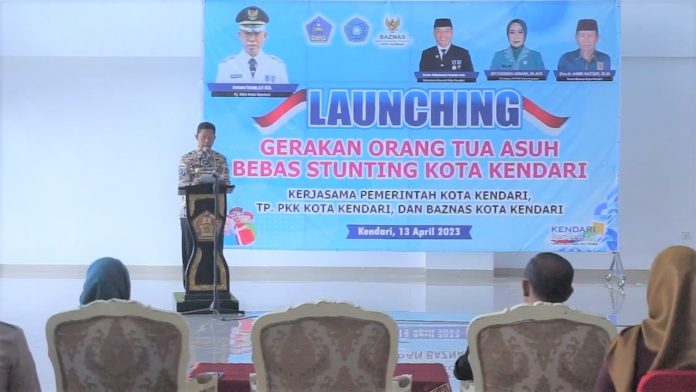 Pj. Wali Kota Kendari, Asmawa Tosepu memberikan sambutan