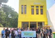 Dispar Sultra Ajak Pengrajin Tenunan dan Desainer Lokal Bencmarking Industri Kreatif di Bandung