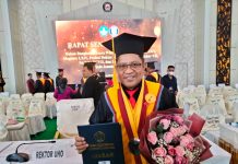 Wisuda S3 di UHO, Ridwan Badallah: Alhamdulillah Lulusan Terbaik