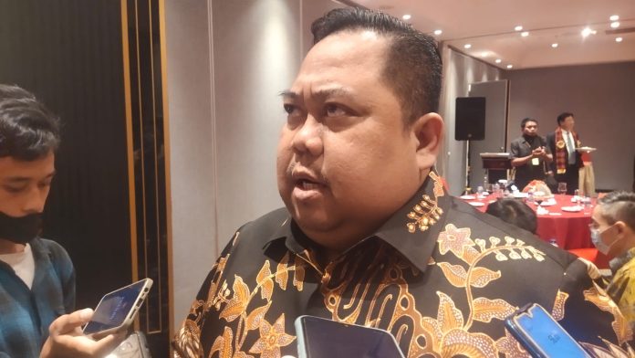 Ketua Umum Kadin Sultra, Anton Timbang