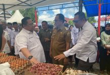 Ringankan Beban Masyarakat, Kadin Sultra dan Pemkab Kolut Gelar Pasar Murah