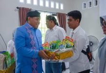 Wali Kota Baubau Serahkan Bantuan Hidroponik dan Bibit Ternak ke Masyarakat