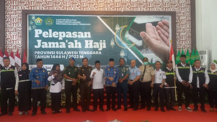 Foto bersama usai pelepasan calon jemaah haji 1444 Hijriah