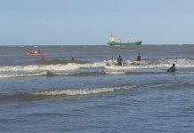 Kakak Adik Terseret Arus Sungai Sampara, 1 Meninggal 1 Dalam Pencarian