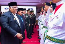 Ali Mazi Kukuhkan 49 Anggota Paskibraka Sultra