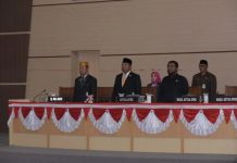Pj Wali Kota Serahkan Raperda APBD 2024 ke DPRD Kendari