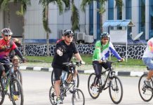 Pj Gubernur Sultra Goes Bersepeda dan Senam Bersama