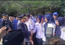 Upacara Harhubnas ke-53, Andap Beri Penghargaan kepada 10 ASN Dishub Sultra