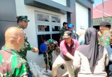 Lanal Kendari Salurkan 800 Paket Sembako Kepada Masyarakat