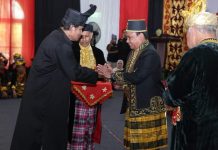 Terima Gelar Kehormatan Adat, Andap: Saya Bangga Menjadi Kerabat dari Kesultanan Buton
