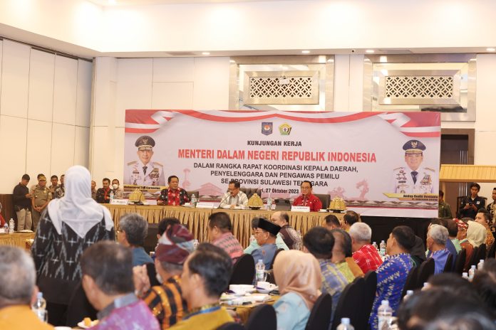 Mendagri, Tito Karnavian memimpin Rakor yang diikuti oleh Pj Gubernur Sultra, Andap Budhi Revianto dan seluruh Bupati/Walikota se Sultra, Jumat 27 Oktober 2023.