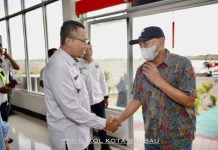 Pj Wali Kota Baubau Sambut Kedatangan Menkop UKM
