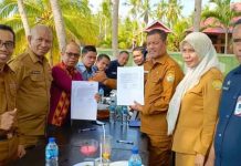 Pemkot Baubau Serahkan Dana Hibah Daerah Untuk Pemilukada 2024