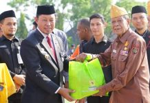 Peringatan Hari Pahlawan, Pj Wali Kota Kendari Serahkan Bantuan ke Veteran