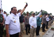 Pj Gubernur Sultra dapat Rekor Muri penggagas Penanaman Bibit Sayur Serentak SMA/SMK/SLB