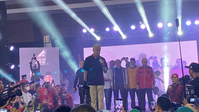 Ganjar Pranowo melakukan kampanye dihadapan masyarakat kota Kendari di salah satu hotel Kendari, Minggu 3 Desember 2023. (Foto : Rk)