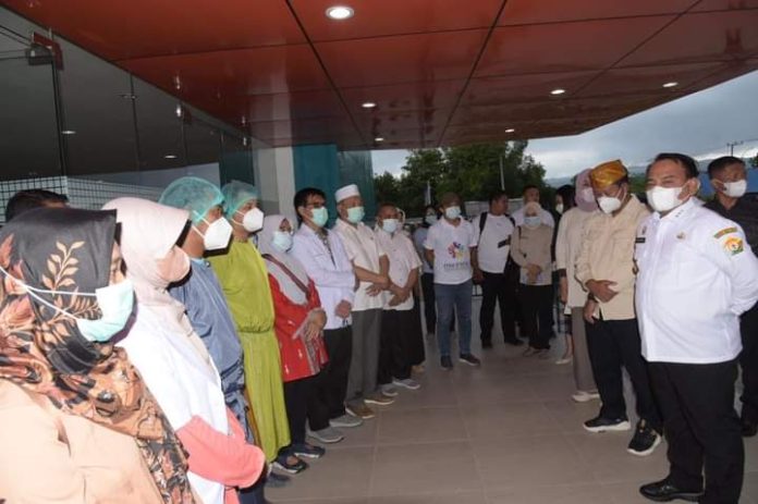 Pj Gubernur Sultra, Andap Budhi Revianto turun langsung meninjau dan memonitoring persiapan Rumah Sakit di Kota Kendari, Minggu 24 Desember 2023.