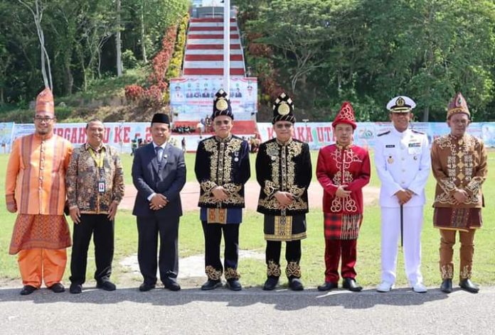 Sekda Sultra Asrun Lio menghadiri peringatan hari jadi Kabupaten Kolaka Utara (Kolut) ke-20 tahun 2024 di Lapangan Aspirasi, Kecamatan Lasusua Kolut, Minggu 7 Januari 2024.