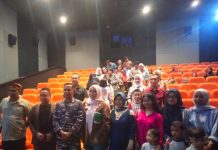 Keluarga Besar Lanal Kendari Nonton Bareng Film Mosonggi Karya Lokal Sultra