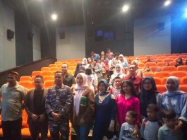 Keluarga Besar Lanal Kendari Nonton Bareng Film Mosonggi Karya Lokal Sultra