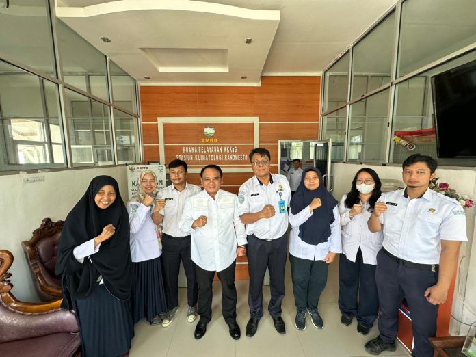 Pj Gubernur Sultra, Andap Budhi Revianto sambangi Kantor BMKG Sultra guna mendapatkan info prakiraan cuaca dan kegempaan di Sultra, Rabu 7 Februari 2024.