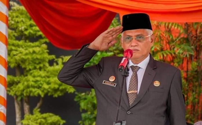 Sekda Sultra Asrun Lio menjadi inspektur upacara pada HUT ke-52 Basarnas di Kantor Pencarian dan Pertolongan Kendari, Rabu 28 Februari 2024. (Foto: Istimewa)