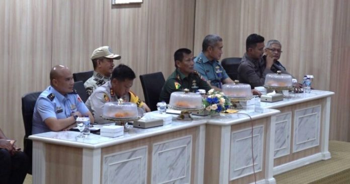 Pemerintah Kota (Pemkot) Kendari mengeluarkan peringatan mengenai status darurat tanggap bencana. Peringatan ini dikeluarkan dalam Rapat Koordinasi penanggulangan bencana banjir bersama Forkopimda, Kamis 7 Maret 2024.