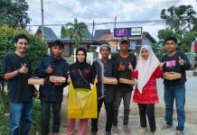 WAG Forum Demokrasi Sultra Gelar Aksi Sosial ke Masyarakat Kendari yang Terdampak Banjir