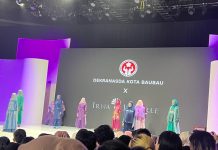 Tenunan Baubau di Ajang Indonesia Fashion Week 2024 Banyak Terjual
