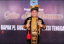 Pj Gubernur Sultra Peroleh Gelar Adat Kolakino Liwu Pancana atas Keadilan Restoratif di Buteng