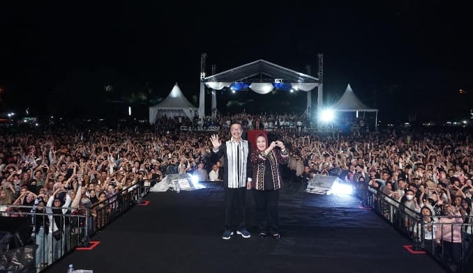 'Tina Nur Alam Gubernurku' Menggelegar di Kotamara Baubau.