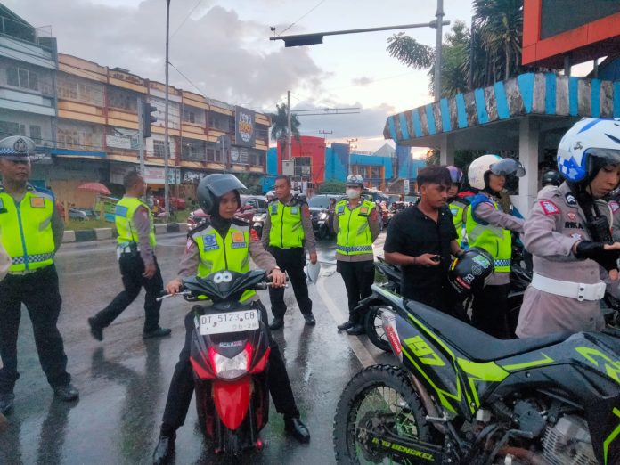 Puluhan Kendaraan Knalpot Brong Berhasil Diamankan Oleh Satlantas Polresta Kendari, Selasa 7 Mei 2024. (Foto : Rk/Datasultra.com)