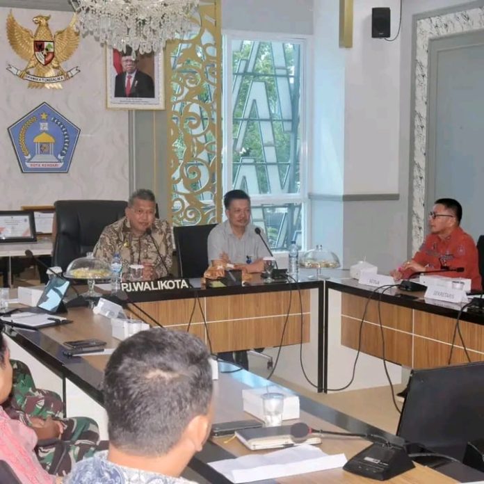Pemkot Kendari menggelar rapat koordinasi, membahas persiapan menghadapi Pilkada 2024, Jumat 6 Juni 2024.