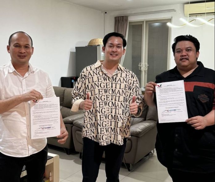 Partai Perindo berikan Yudhianto Mahardika Surat Tugas Maju Pilwali 2024.
