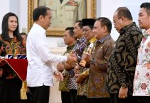 Berhasil Kendalikan Inflasi Sultra, Pj Gubernur Terima Penghargaan dari Presiden Jokowi