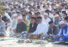 Pj Sekda Baubau Salat Idul Adha di Pantai Kamali