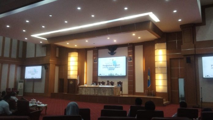 Rapat koordinasi pengolahan sampah di provinsi Sulawesi Tenggara, Rabu 10 Juli 2024. (Foto : Rk/Datasultra.com).