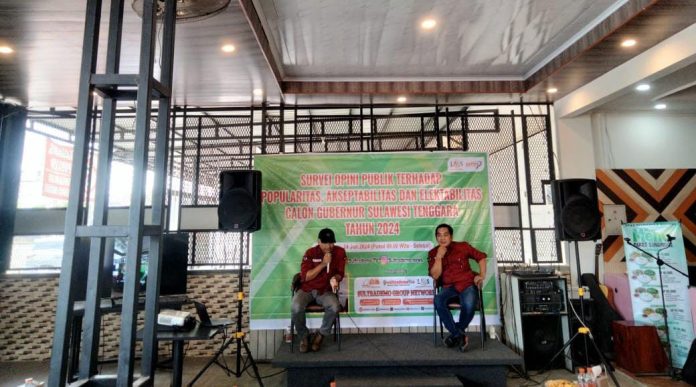Tim Ahli LSS merilis hasil survei Calon Gubernur Sultra, di salah satu Warkop Kendari, Rabu 24 Juli 2024. Foto : Rk/Datasultra.com