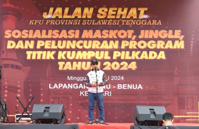 Wakili Pj Gubernur, Staf Ahli Buka Kegiatan Jalan Sehat Yang Digelar KPU Sultra.