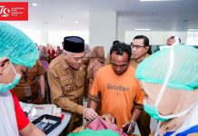 Sekda Sultra Buka Baksos Sunatan Massal dalam Rangka HUT RI ke-79
