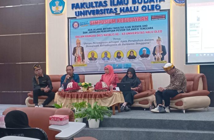Rangkaian Dies Natalis ke-43 UHO, FIB Gelar Simposium Kebudayaan.