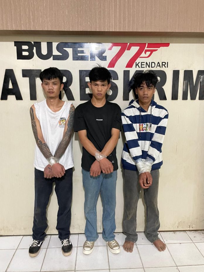Tiga orang pelaku pengeroyokan Karyawan Swasta di Kendari ditangkap oleh Tim Buser 77 Polresta Kendari, Kamis 22 Agustus 2024.