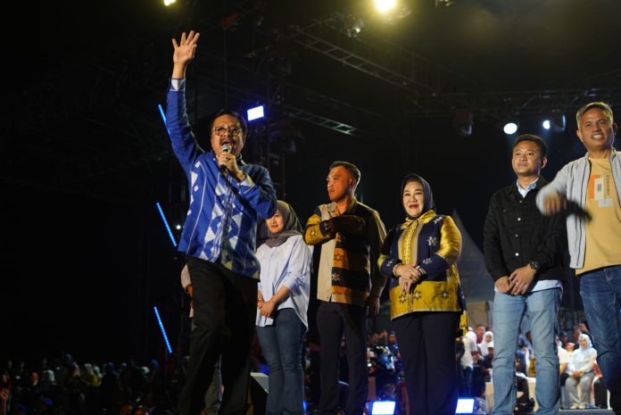 Pidato Nur Alam memukau Rakyat, Lapangan Benu Benua banjir massa pendukung Cagub Tina-Ikhsan.