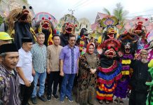 Cagub Tina Nur Alam Hadiri Tasyakuran Muhamad Taufik Mansyur di Lalembu, Disambut Ribuan Pendukung