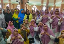 Tina Nur Alam Disambut Antusias Majelis Ta’lim Poasia, Jadi Inspirasi dan Rebutan Foto